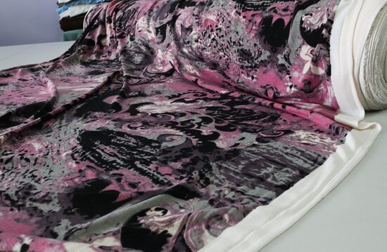 824-BAWEŁNIANA DZIANINA Z LUŹNYM SPLOTEM DYM RÓŻ