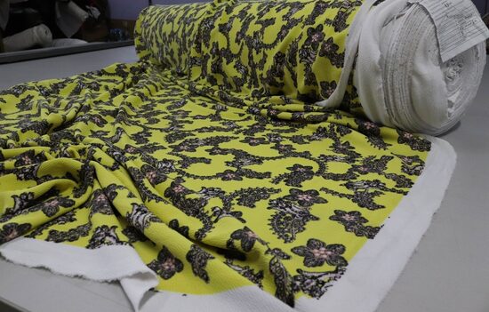 862-ŻÓŁTA DZIANINA KREPA WZÓR