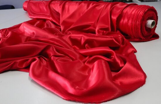 1315-ELASTYCZNA SATYNA CZERWIEŃ