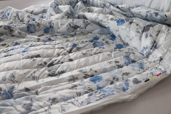 811- BIAŁA PIKÓWKA PUMI W KWIATY