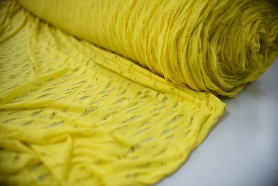 106-ŻÓŁTA BAWEŁNIANA DZIANINA DZIURY 