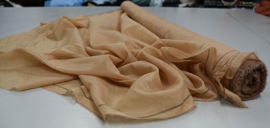 235-PODSZEWKA CIEMNA BRZOSKWINIA 