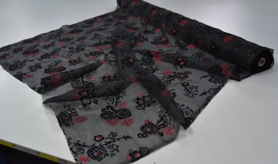 27-CZARNA ORGANZA W CZERWONY BROKATOWY WZÓR