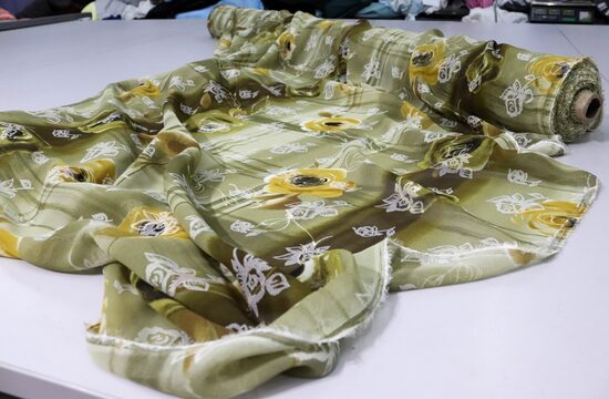 357-SZYFON ZGNIŁA ZIELEŃ W ŻÓŁTE KWIATY