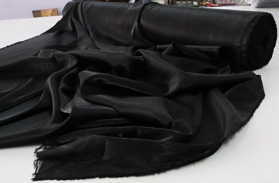 849-CZARNA OZDOBNA TKANINA NA WZÓR SATYNY 