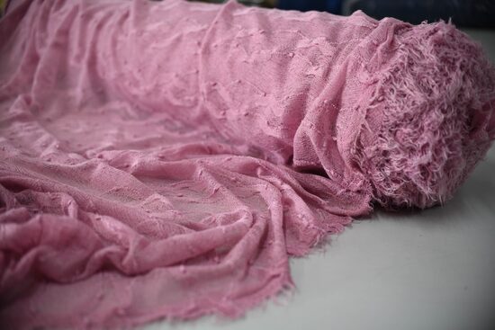 93-SWETERKOWA KORONKA LILAK