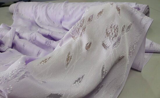 1360-TKANINA OZDOBNA AŻUROWA LILAK 