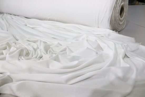 587-SYNTETYCZNA CIENKA DZIANINA BIEL