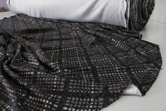 835- BAWEŁNIANA DZIANINA SWETROWA FIOLETOWE MIENIĄCE KWADRACIKI