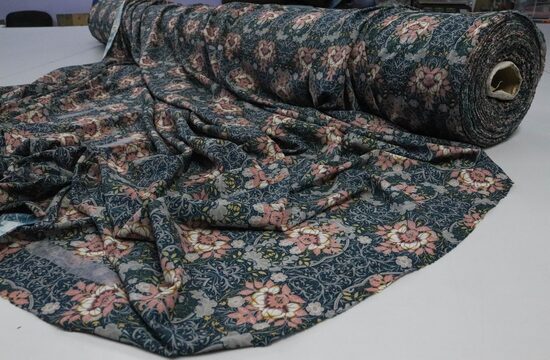 810-ELASTYCZNY MORSKI SILK W MORELOWE KWIATY