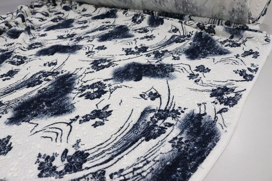 1243-BIEL DZIANINA SWETROWA Z SUPEŁKAMI I BEZBARWNYMI CEKINAMI W KWIATY