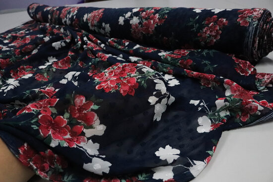 2051-SZYFON W CZERWONO BIAŁE KWIATY