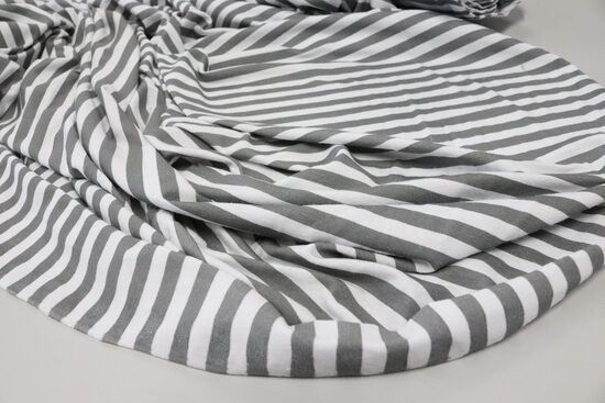 2078-JERSEY WISKOZOWY BIAŁO-SZARE PASY 