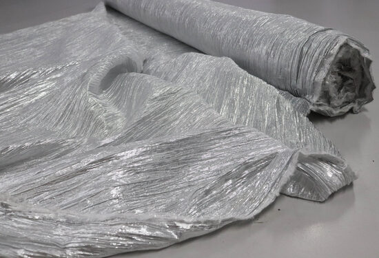 2095-SREBRNA OPALIZUJĄCA KRESZOWANA TAFTA