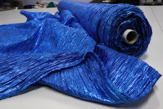 2096-OPALIZUJĄCA KRESZOWANA KOBALTOWA TAFTA