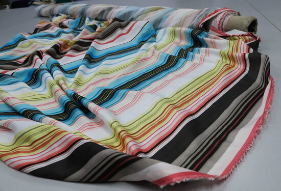 2138- SYNTETYCZNY JEDWAB PASY 