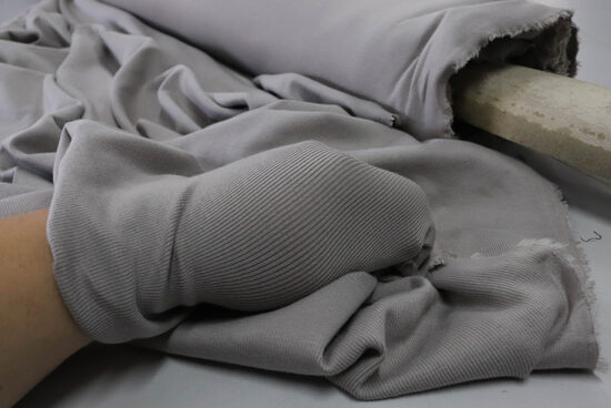 2169- LEJĄCA SZARA DZIANINA PRĄŻKOWA