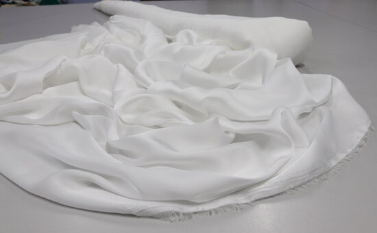 2104-SYNTETYCZNY BIAŁY JEDWAB 